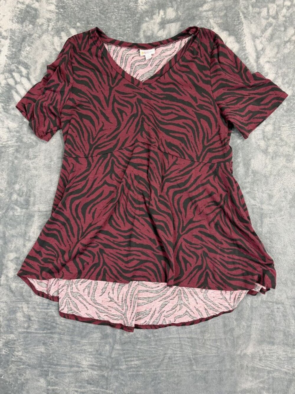 LuLaRoe Burgundy & Black Zebra Print High-Low V-Neck Tunic Top Womens Size L